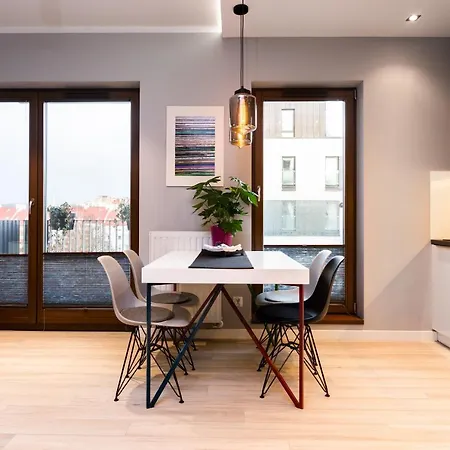 Elegant Business Accommodation With Parking - By Upstairs-2